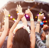 Lista de verificación para el cuidado de la piel en festivales de música: empaca lo esencial
