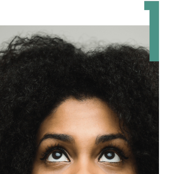 Mujer con cabello con textura afro